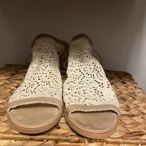 Musse&Cloud, made in Spain, tie up white eyelet flats. size 37 (6-6.5 US).